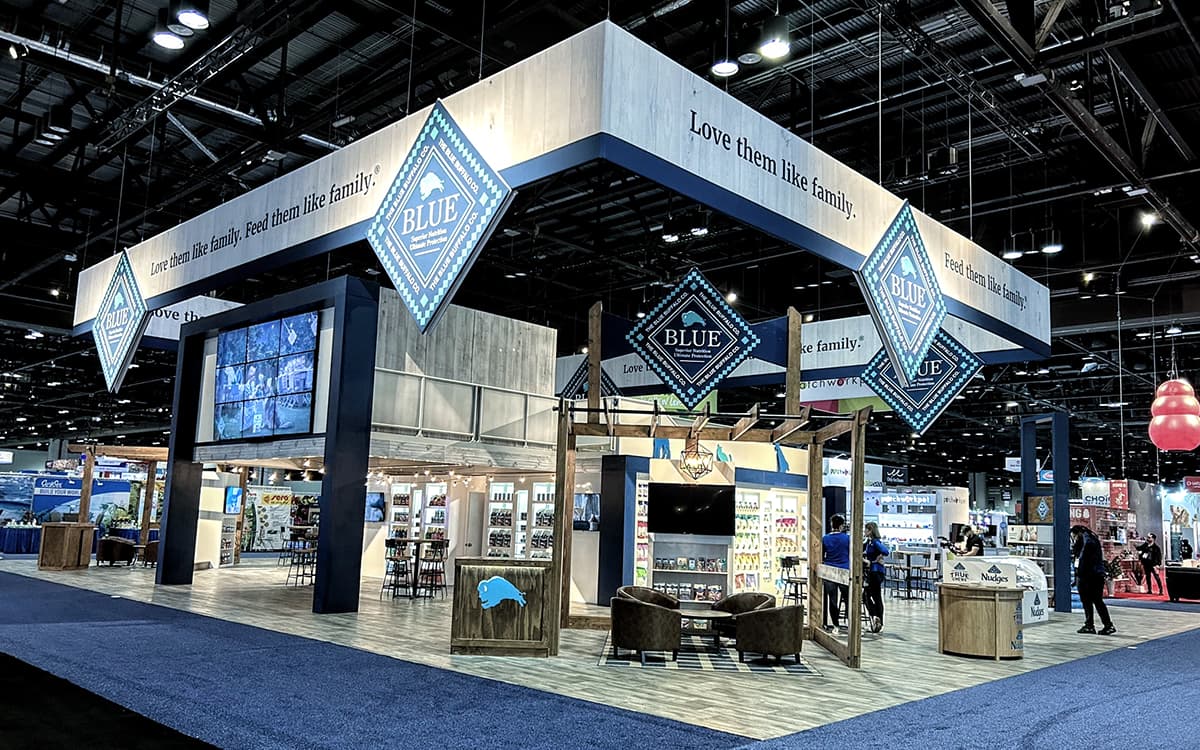 Blue graphic exhibit environment