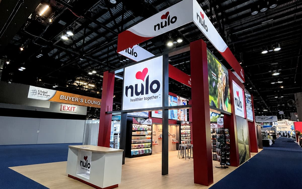 Nulo exhibit install