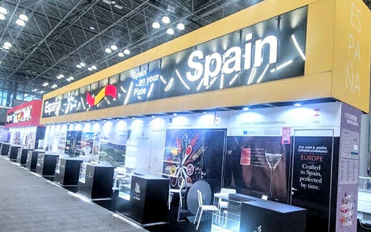 Multi-city exhibit program install on the show floor